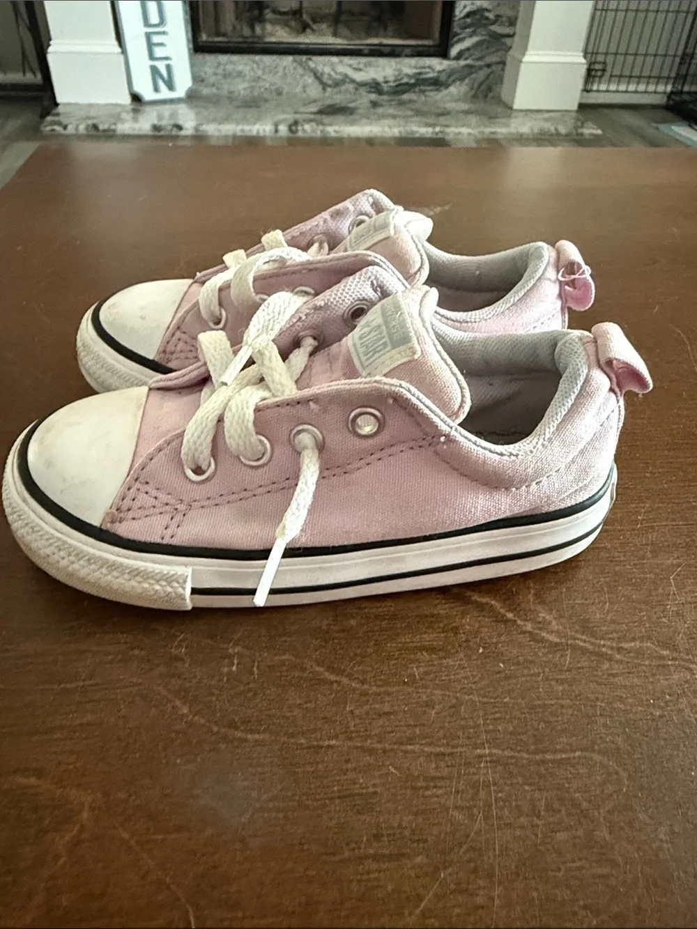 Converse Kids Low-Top Sneakers in Light Pink and White